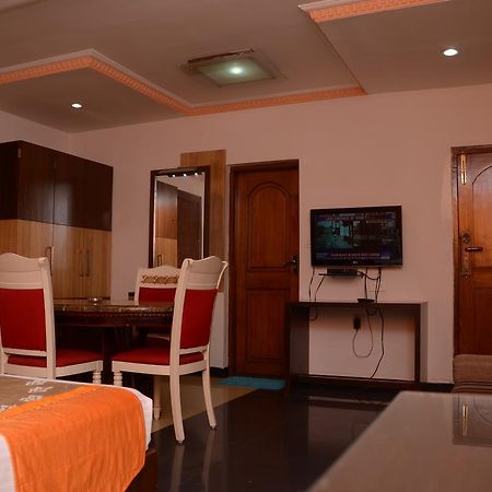 Hotel Rahul Deluxe Nagpur Buitenkant foto