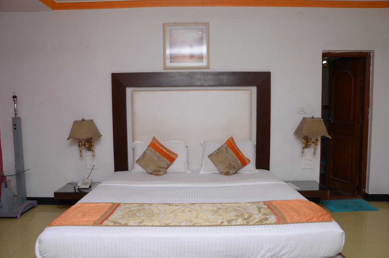 Hotel Rahul Deluxe Nagpur Buitenkant foto