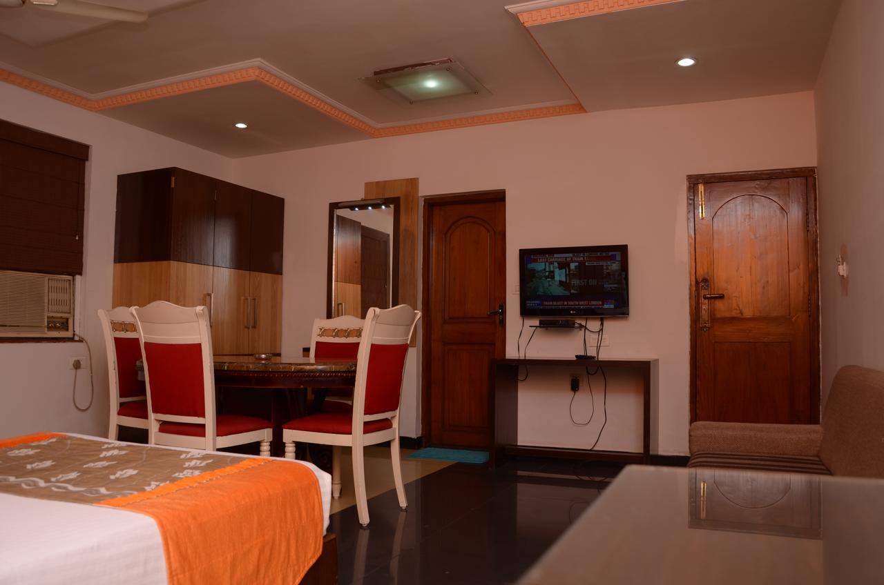 Hotel Rahul Deluxe Nagpur Buitenkant foto