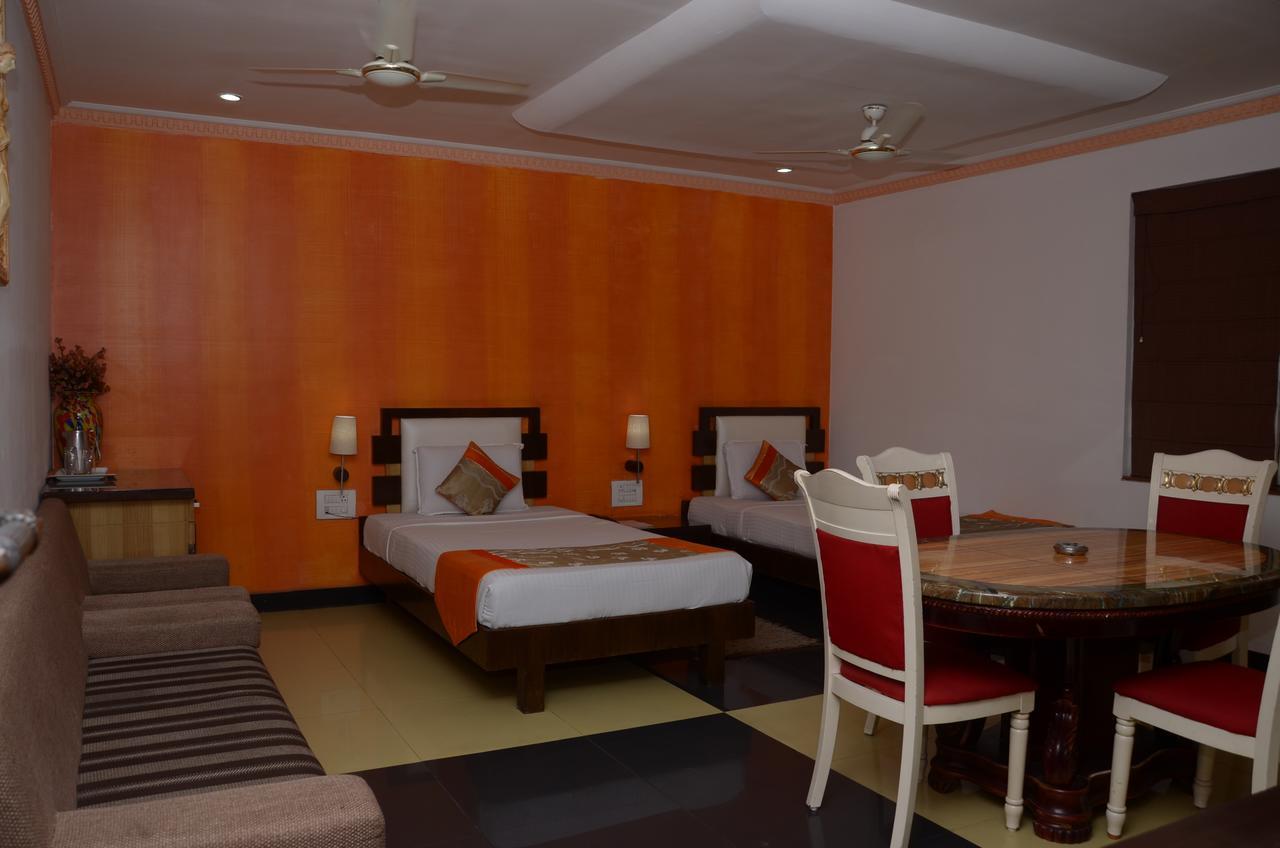 Hotel Rahul Deluxe Nagpur Buitenkant foto