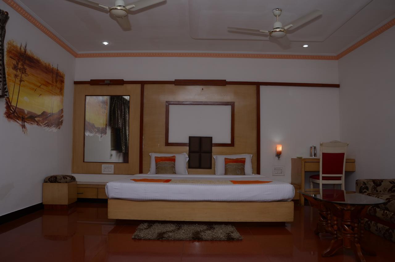 Hotel Rahul Deluxe Nagpur Buitenkant foto