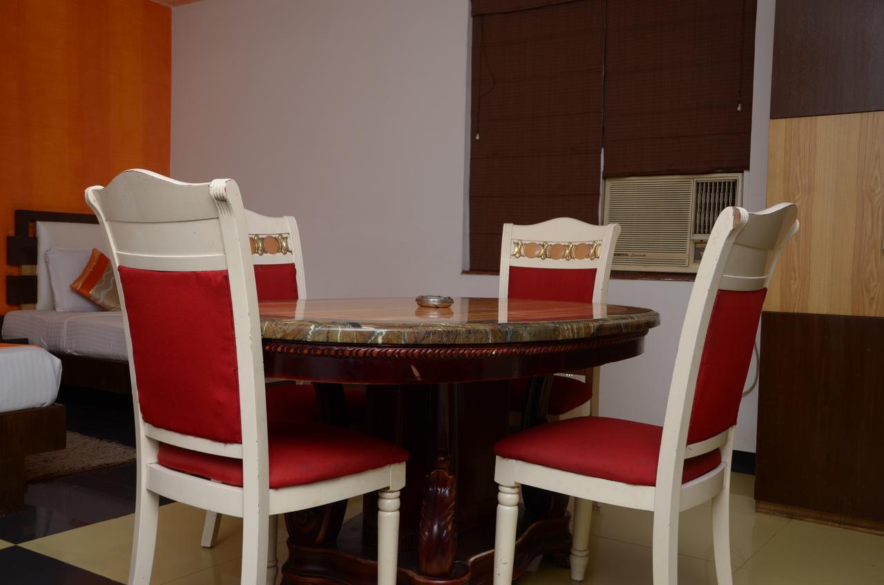 Hotel Rahul Deluxe Nagpur Buitenkant foto