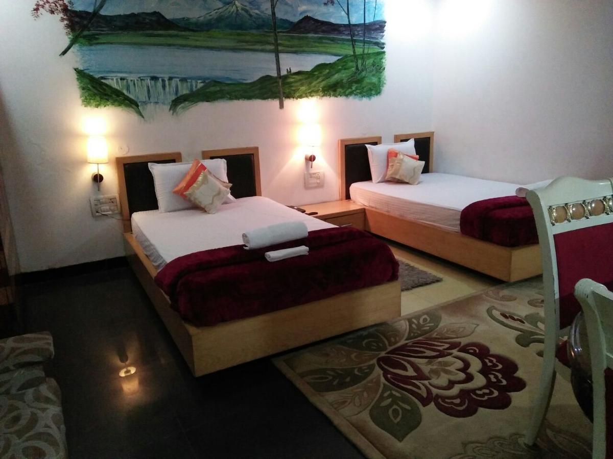 Hotel Rahul Deluxe Nagpur Buitenkant foto