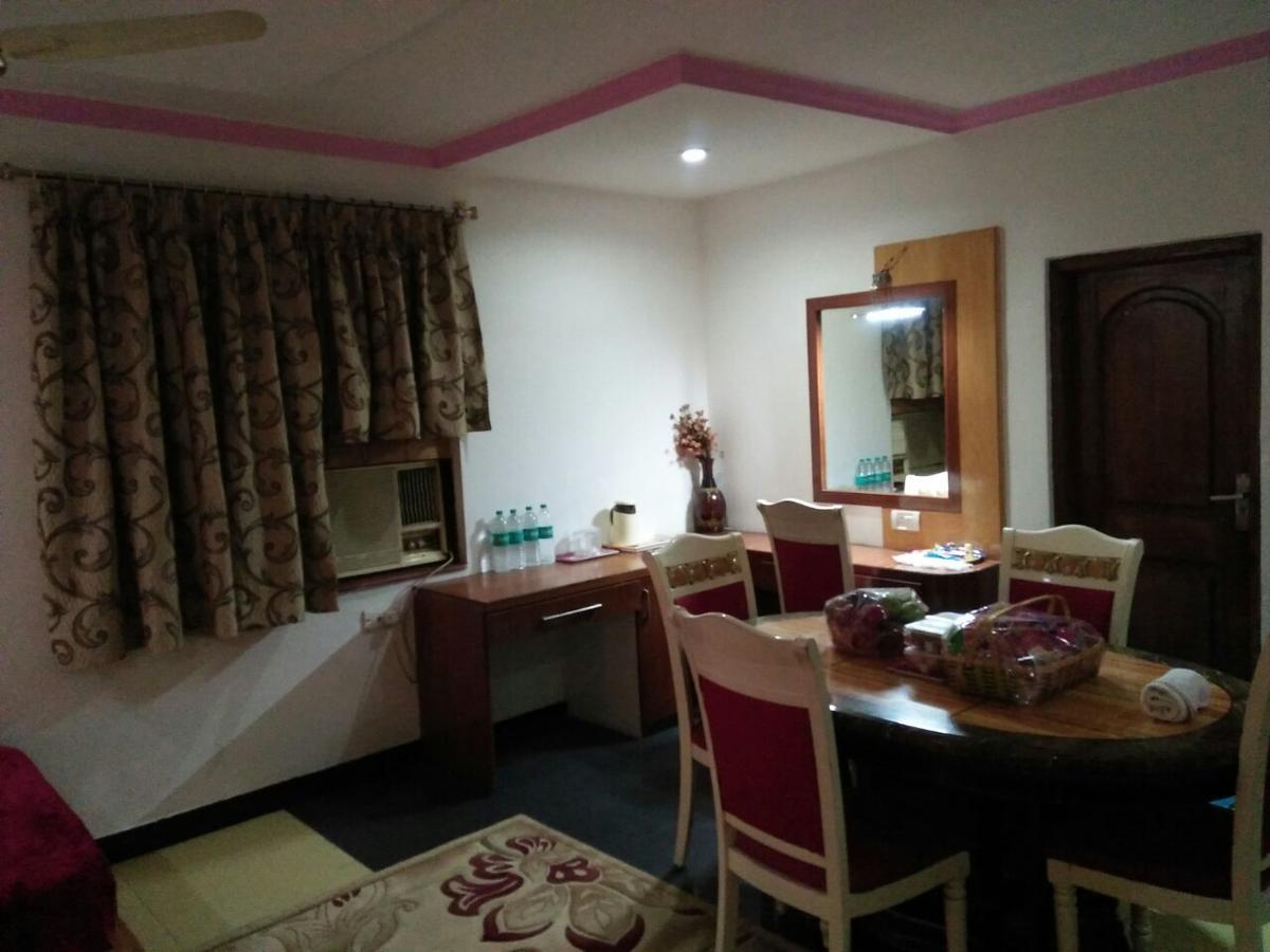 Hotel Rahul Deluxe Nagpur Buitenkant foto