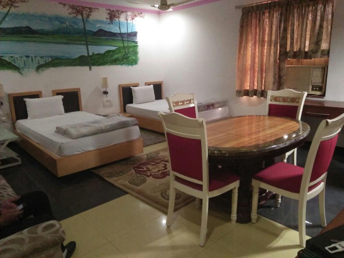 Hotel Rahul Deluxe Nagpur Buitenkant foto